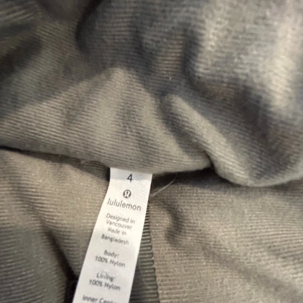 Lululemon goose down longline puffer vest. Size 4. Green. Pockets. New condition - Picture 9 of 13